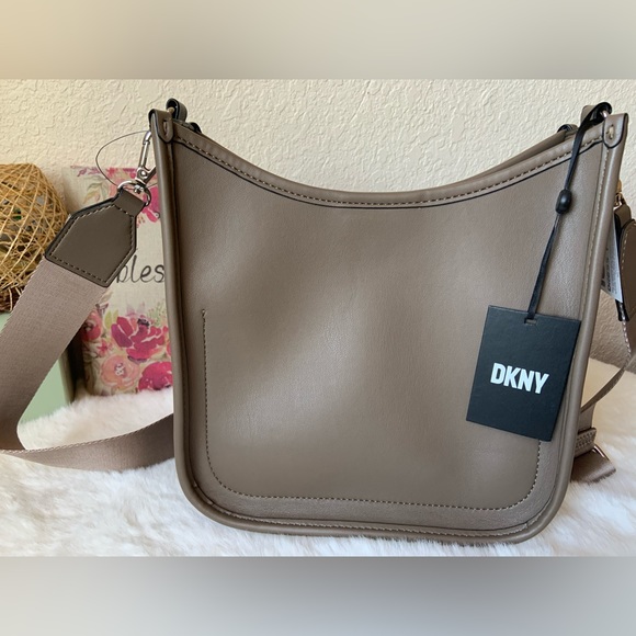 DKNY crossbody - Picture 2 of 10